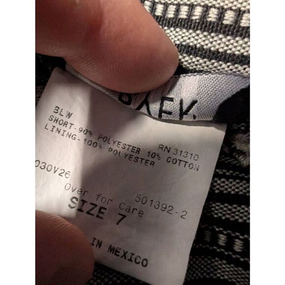 A. Byer Woven Aztec Print Shorts Women's Size 7 - Picture 4 of 6